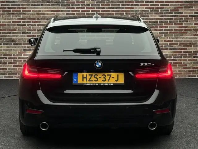 BMW 3 Series view 6