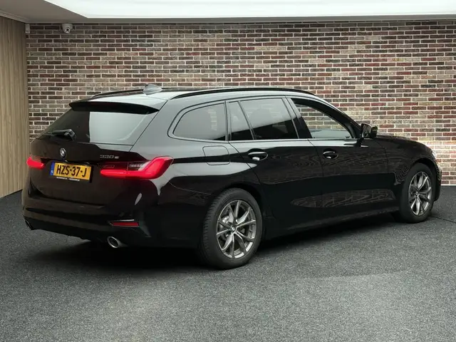 BMW 3 Series view 2