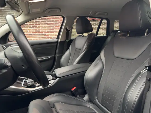 BMW 3 Series view 12