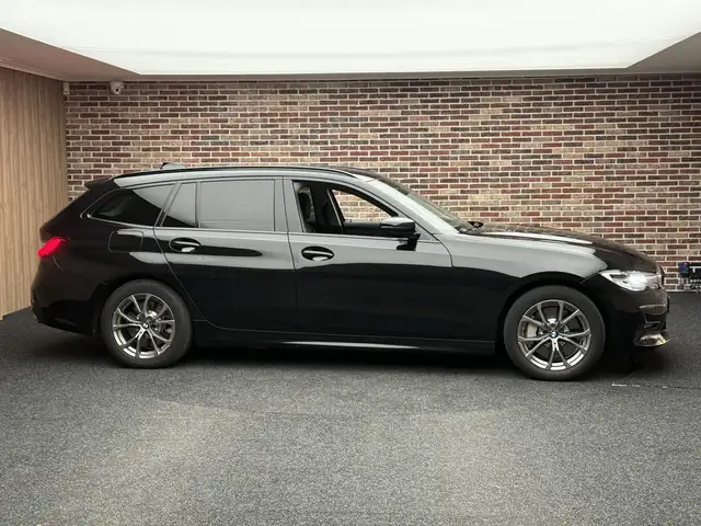 BMW 3 Series view 4