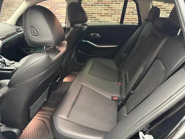 BMW 3 Series view 14