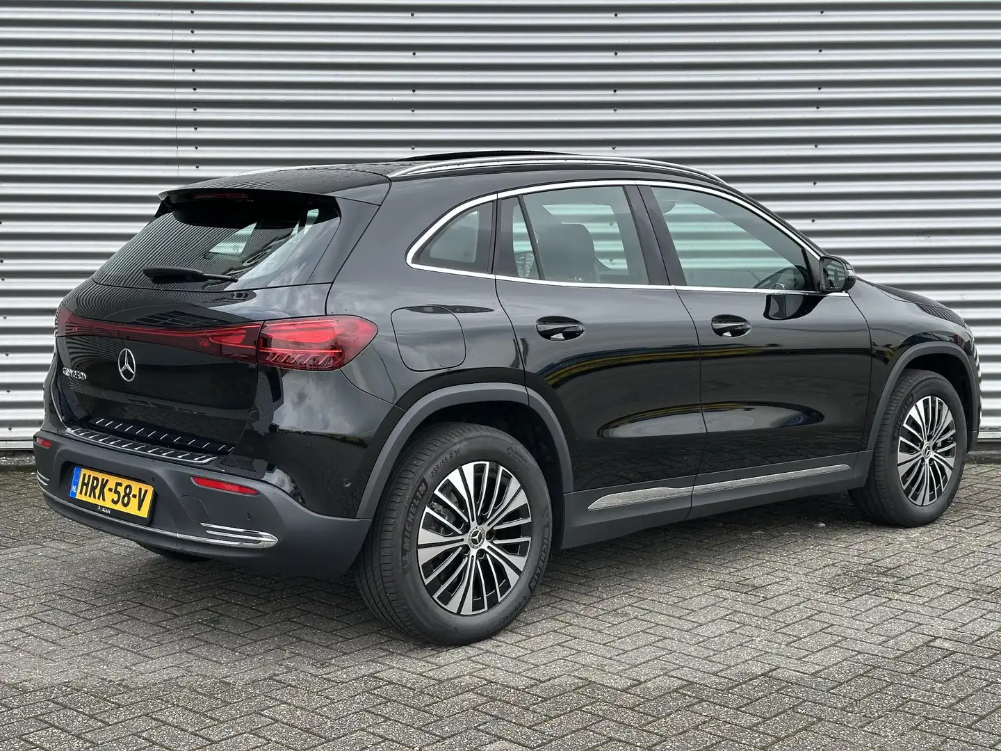 Mercedes-Benz EQA 250 250+ Business Line Limited Panorama dak | Trekhaak Zwart - 2