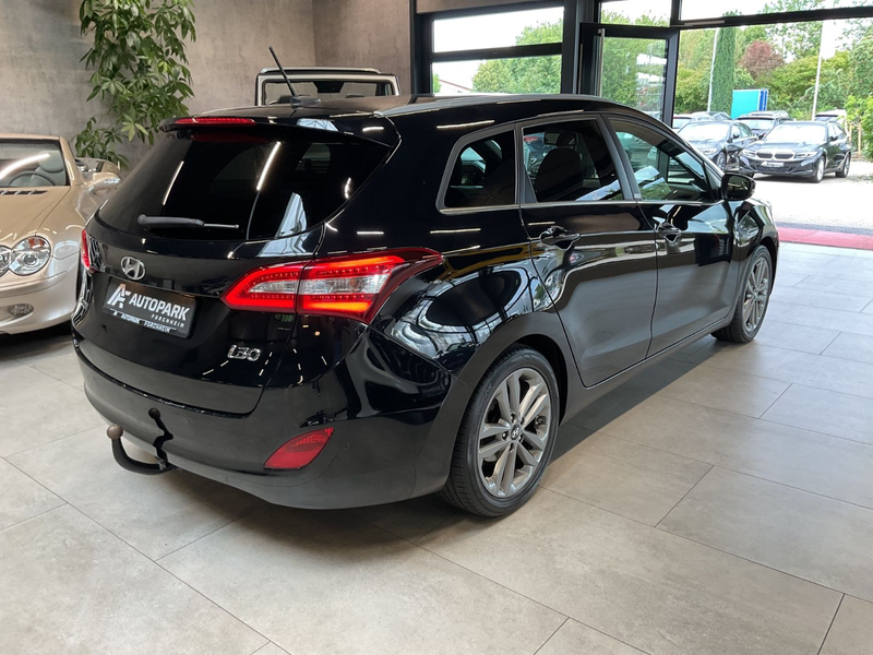 Hyundai i30 cw blue Passion AHK Kamera Navi Sitzh. 1.Hd. — photo 3