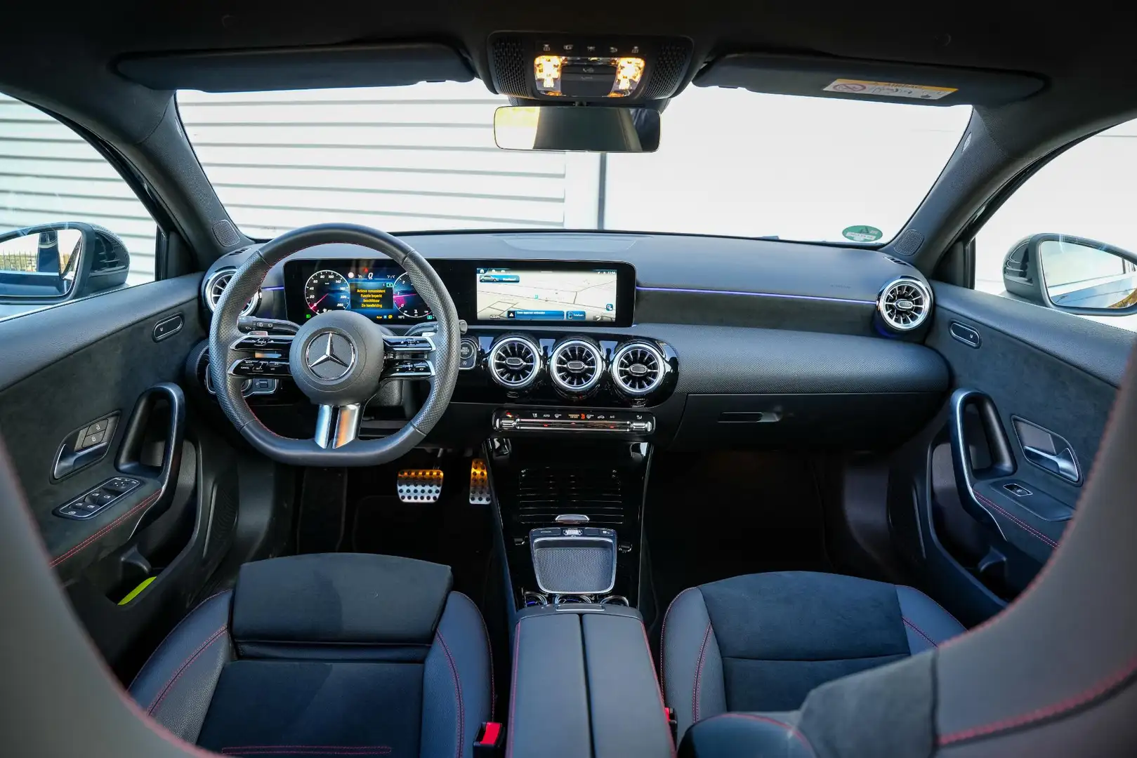 Mercedes-Benz A 200 d AMG Camera Ambient Widescreen Cruise Dode Hoek Zwart - 2