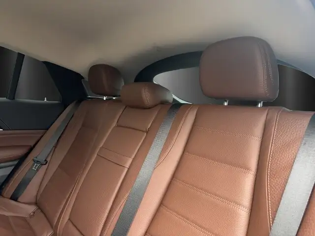 Mercedes-Benz 450 view 12