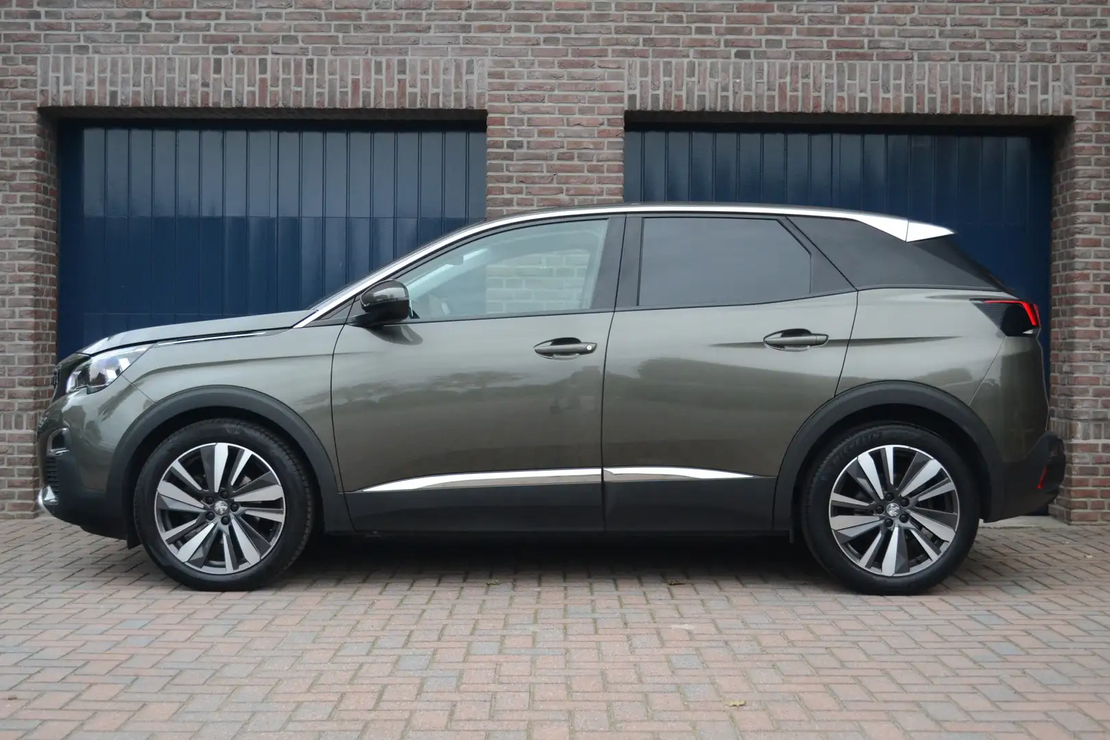 Peugeot 3008 1.2 PureTech Automaat Premium Avantage | Trekhaak Gris - 2