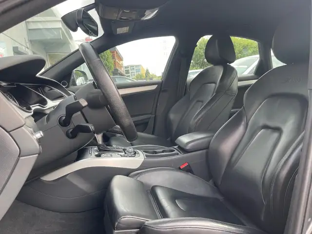 Audi A4 view 9