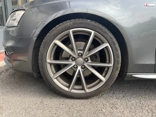 Audi A4 view 26