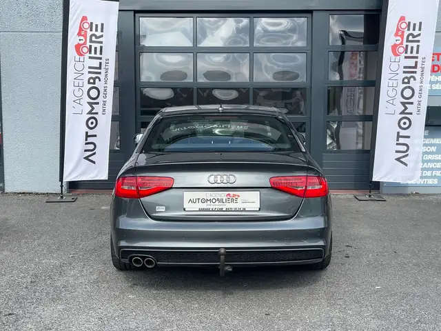 Audi A4 view 6