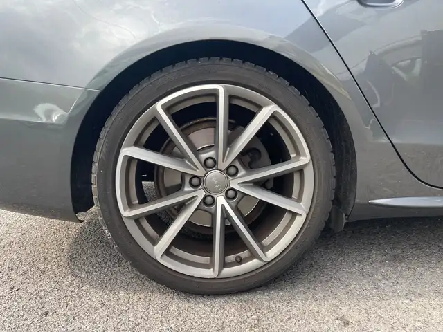 Audi A4 view 27