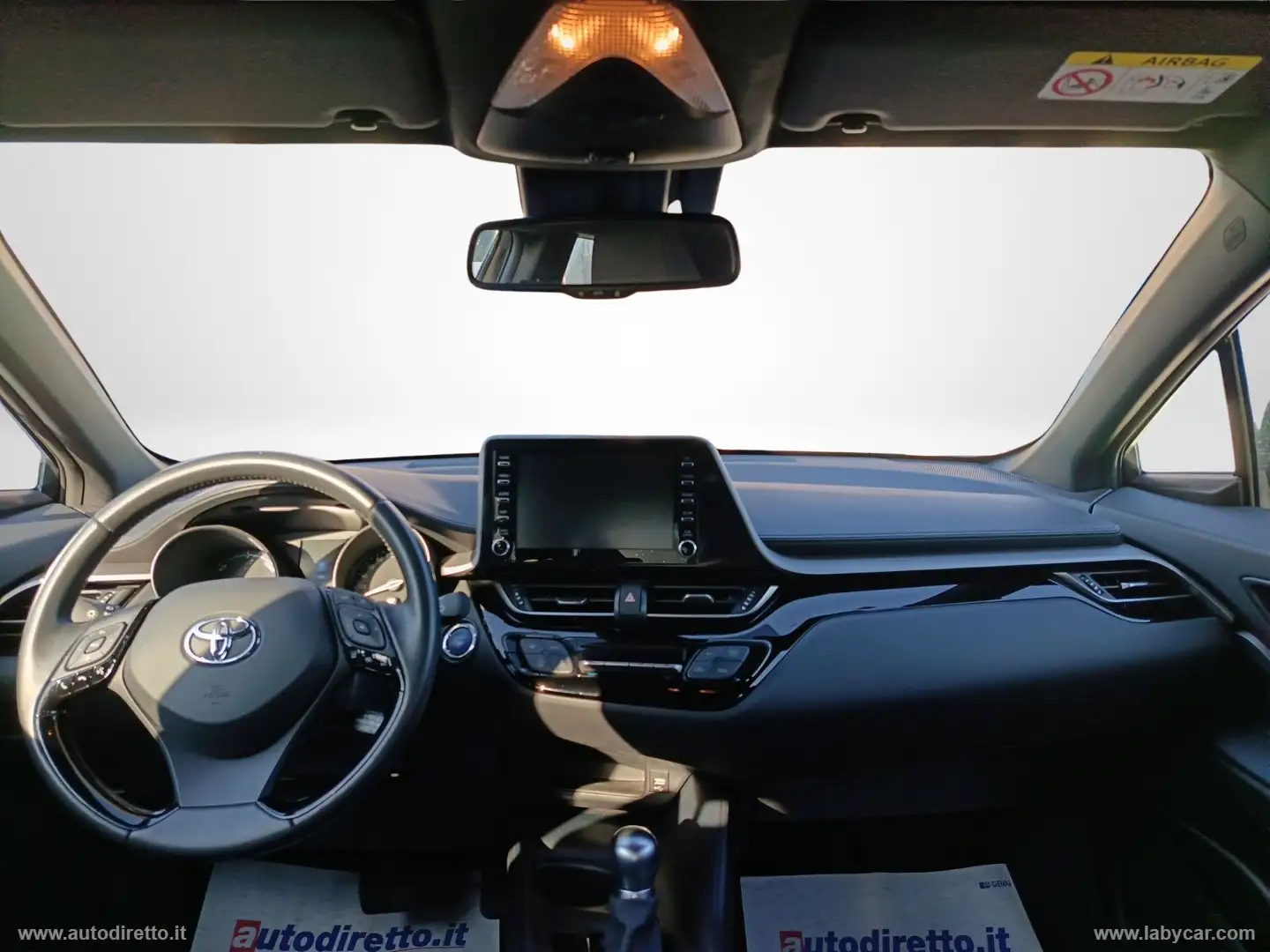 Toyota C-HR 1.8 Hybrid E-CVT Active Grijs - 2