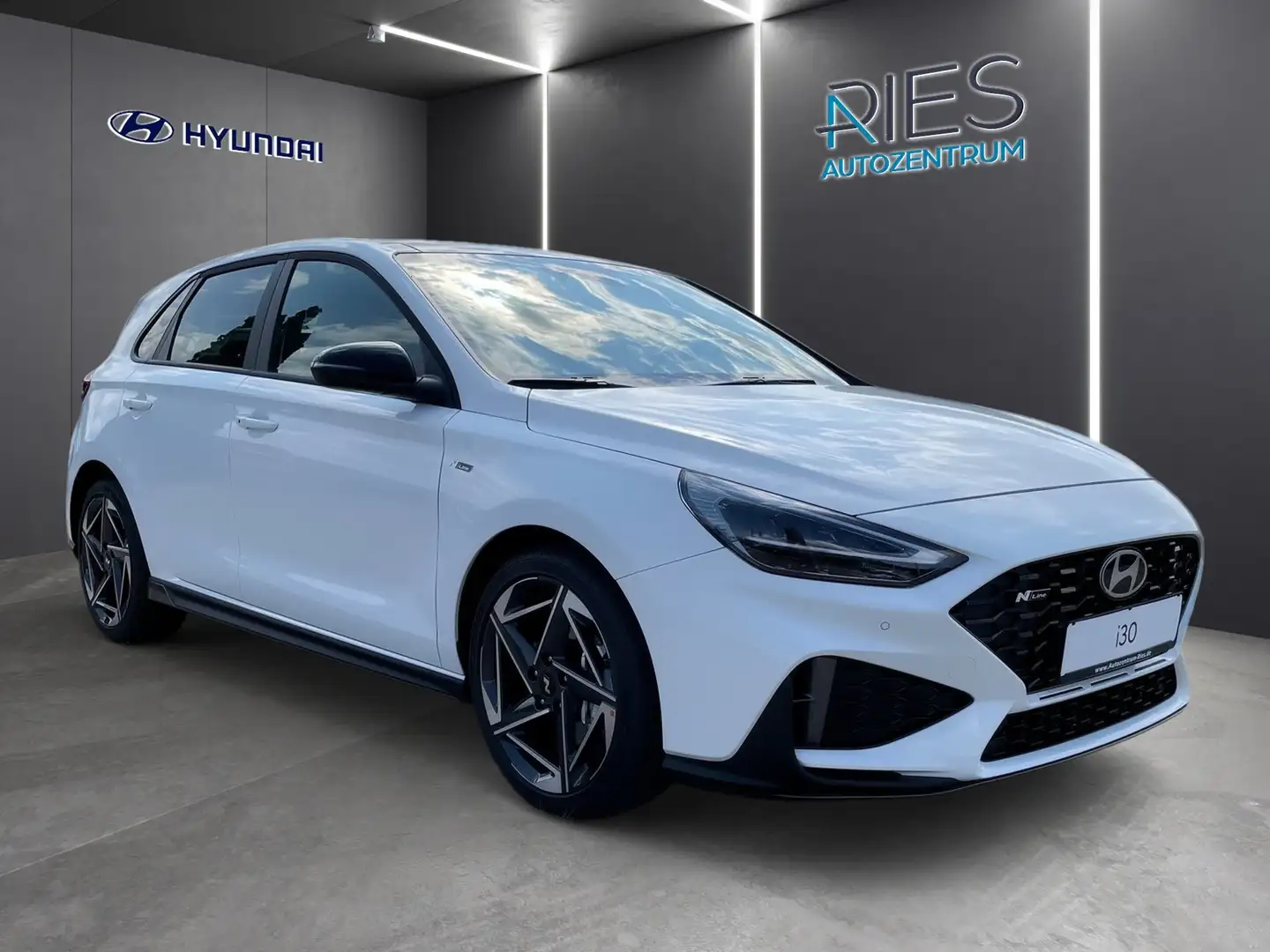 Hyundai i30 1.5 T-GDI KlimaA*LED*Navi*Pano*SD*SHZ*ACC Bianco - 2