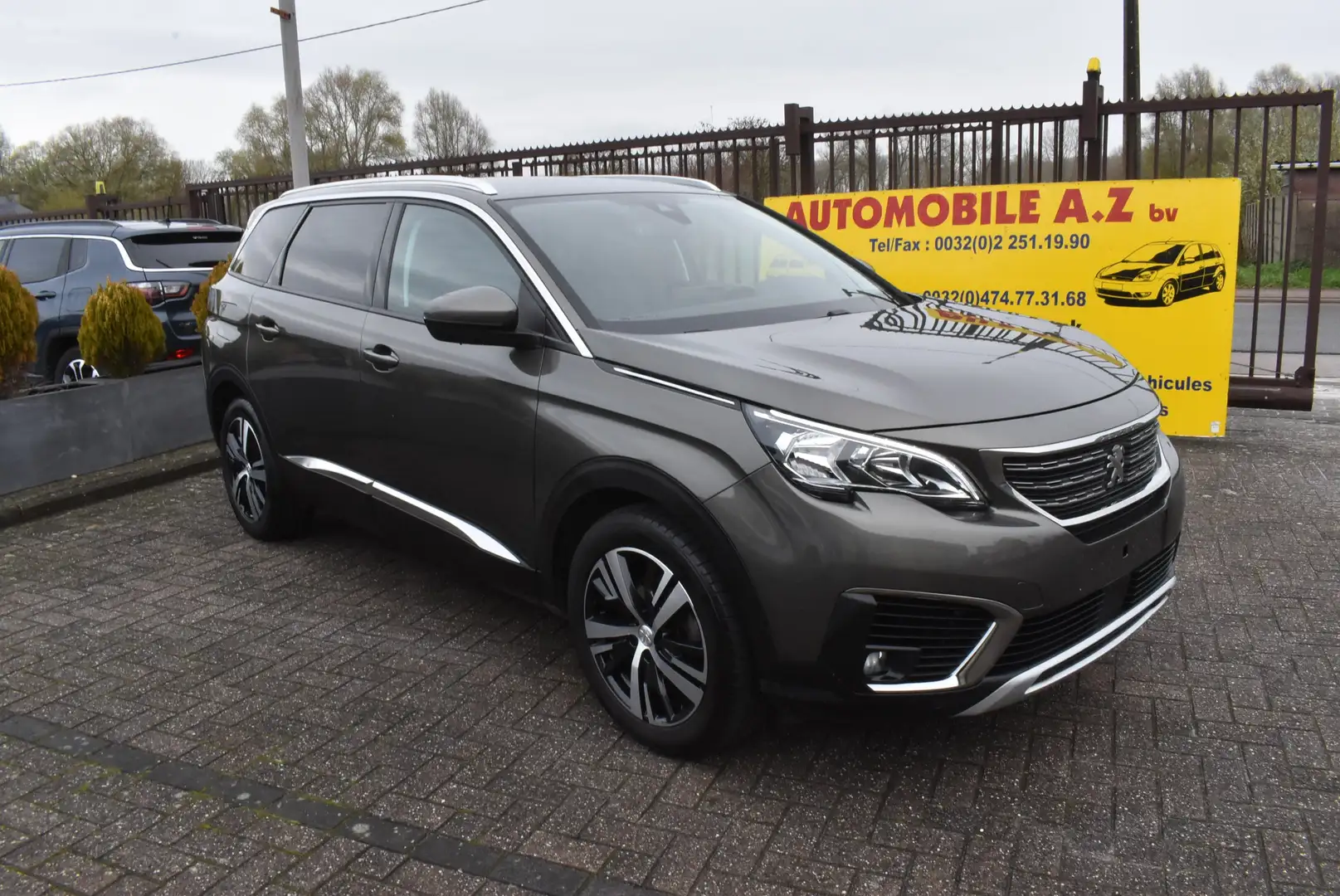 Peugeot 5008 7PL 1.5 BlueHDi Allure EAT8 ***DESTOCKAGE B2B*** Gris - 1