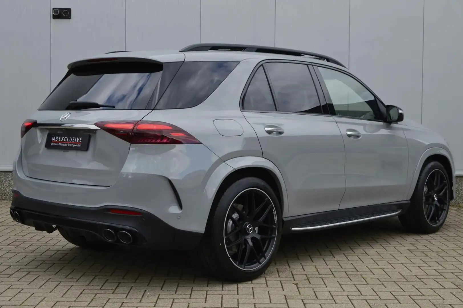Mercedes-Benz GLE 53 AMG 400e Night Facelift AUT9 2023 Grijs - 2