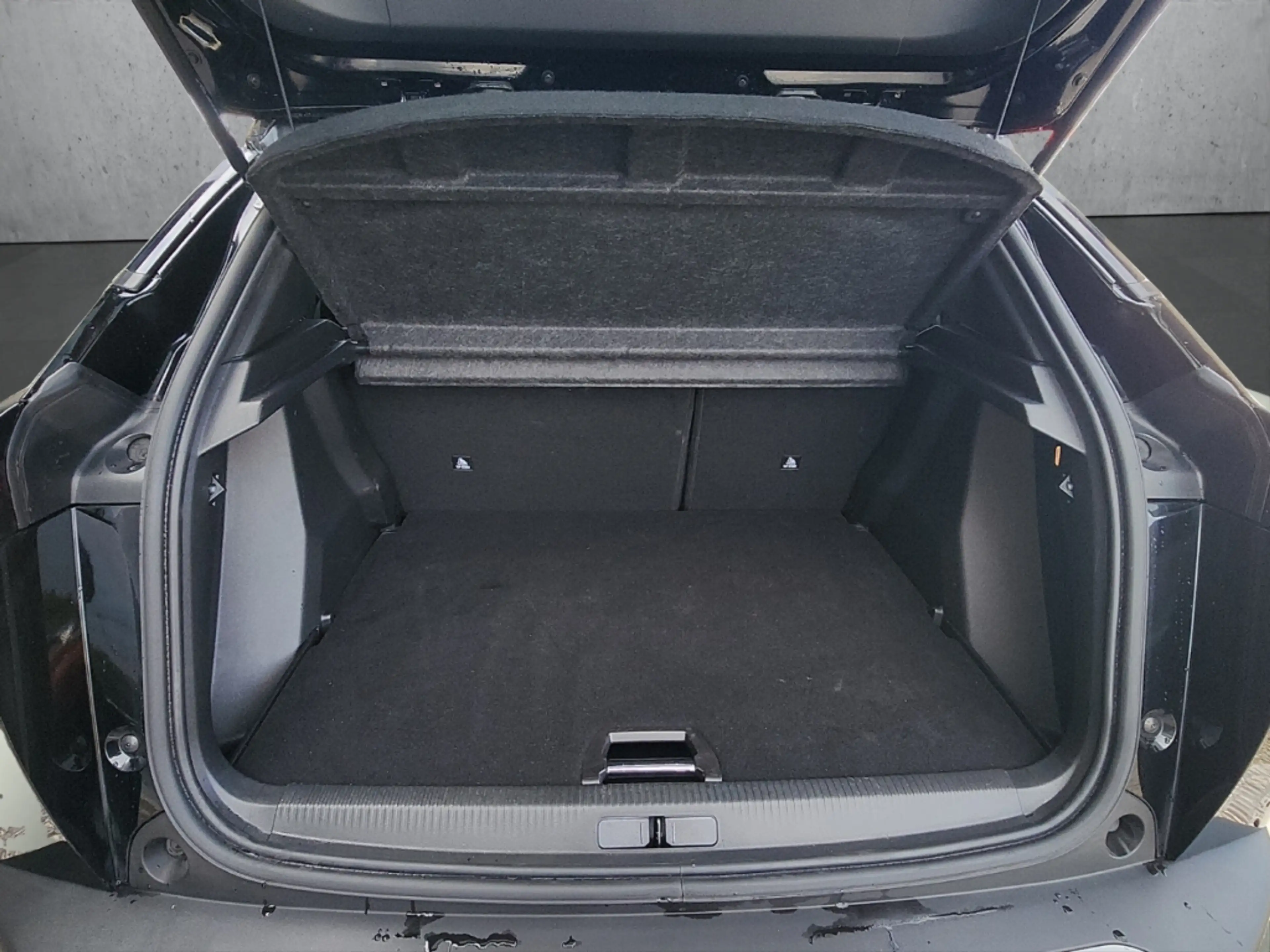 Peugeot 2008 GT PT 130 EAT8 Navi LED ACC 360 Kamera Apple CarPl — photo 7
