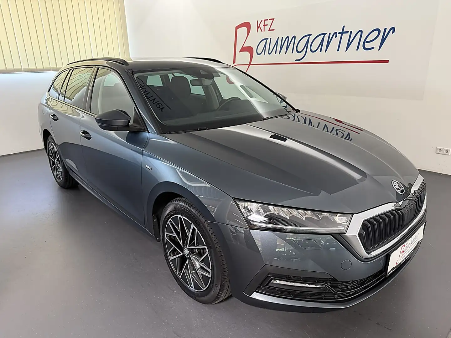 Skoda Octavia Combi 2,0TDI DSG *Standheizung*LED*NAVI*Sitzhei... Grau - 1