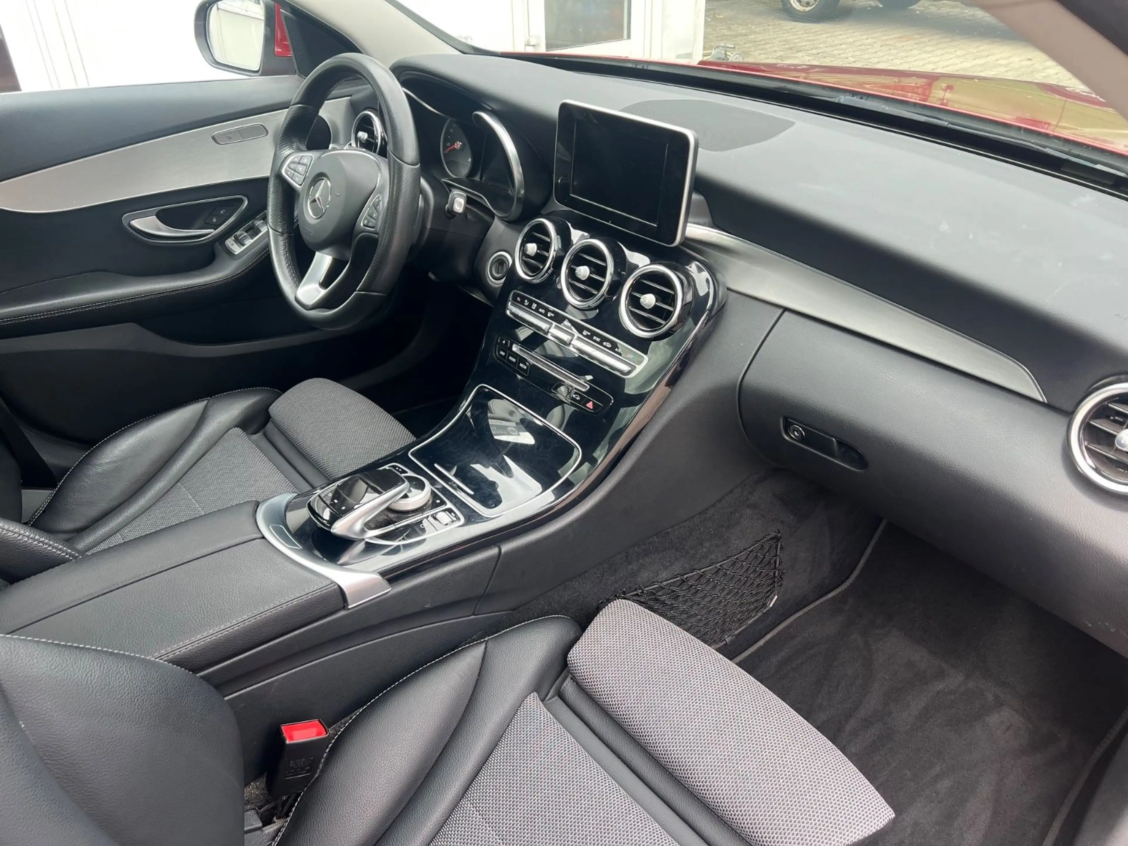Mercedes-Benz C 250 T-Modell / AHK / Pano./ LED — photo 9