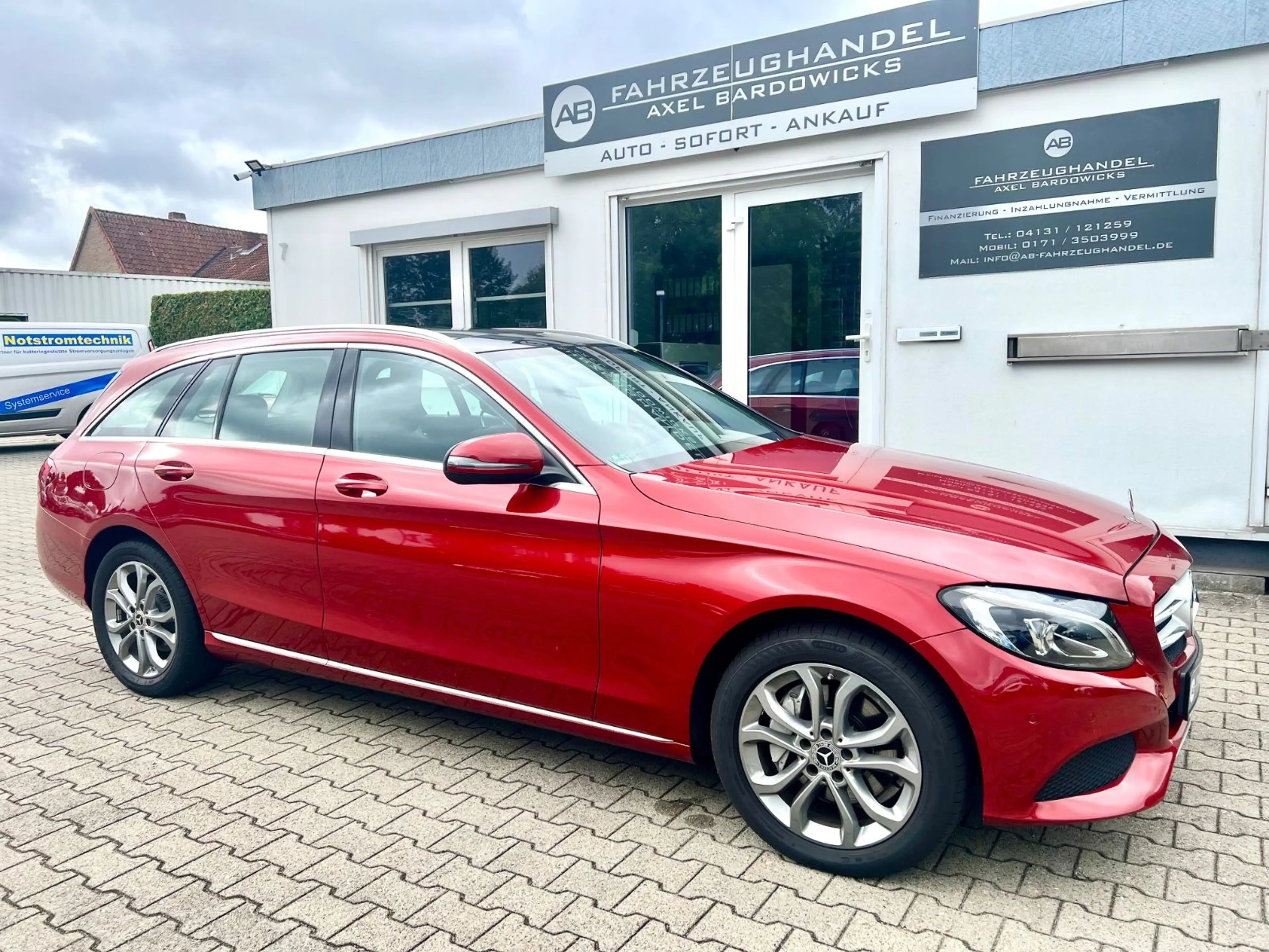Mercedes-Benz C 250 T-Modell / AHK / Pano./ LED