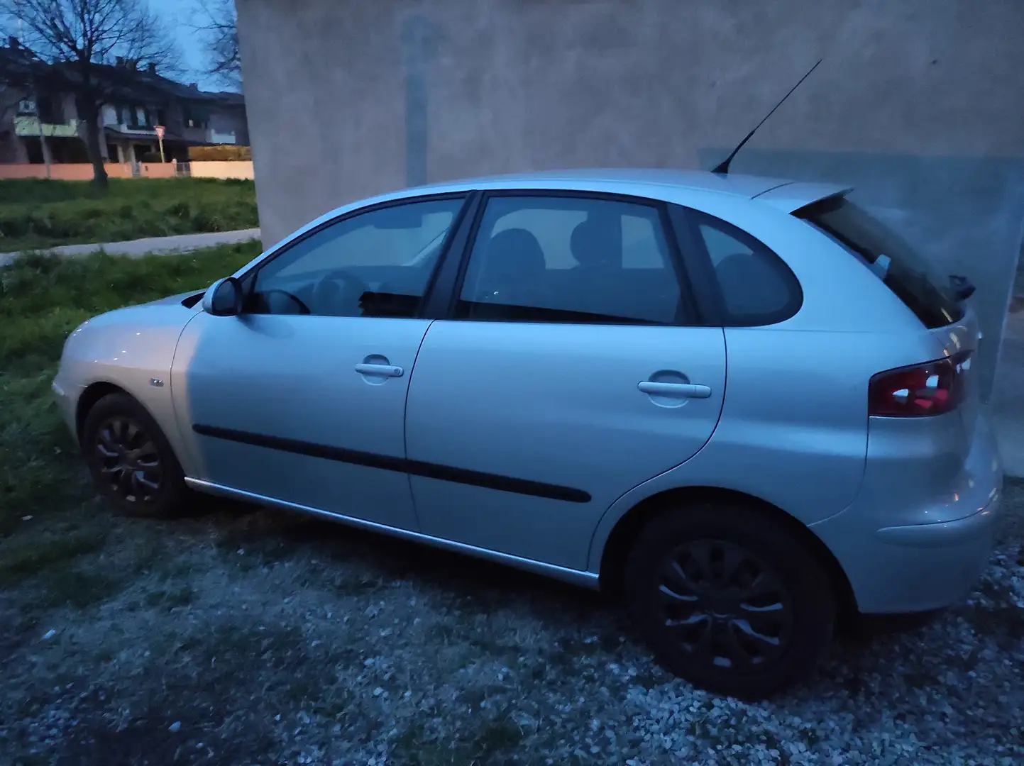 SEAT Ibiza Ibiza III 2002 5p 1.4 16v Stylance (signo) c/clima Argent - 1