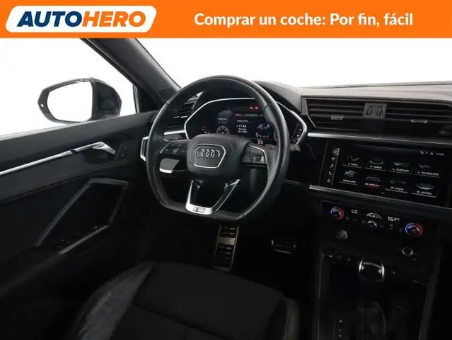 Audi Q3 view 14