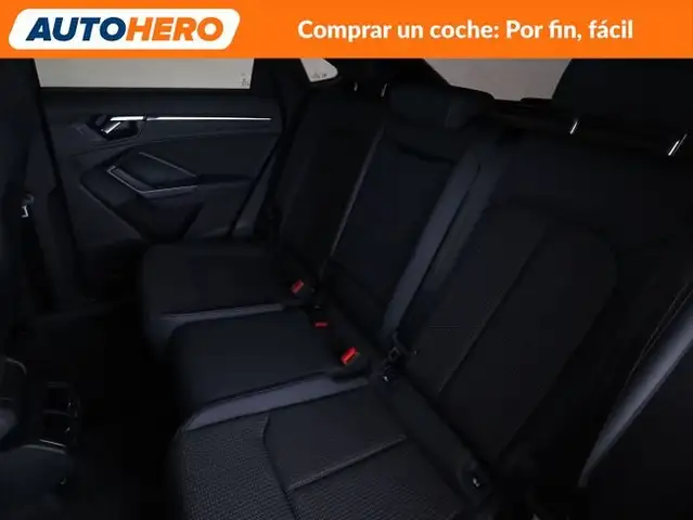 Audi Q3 view 15