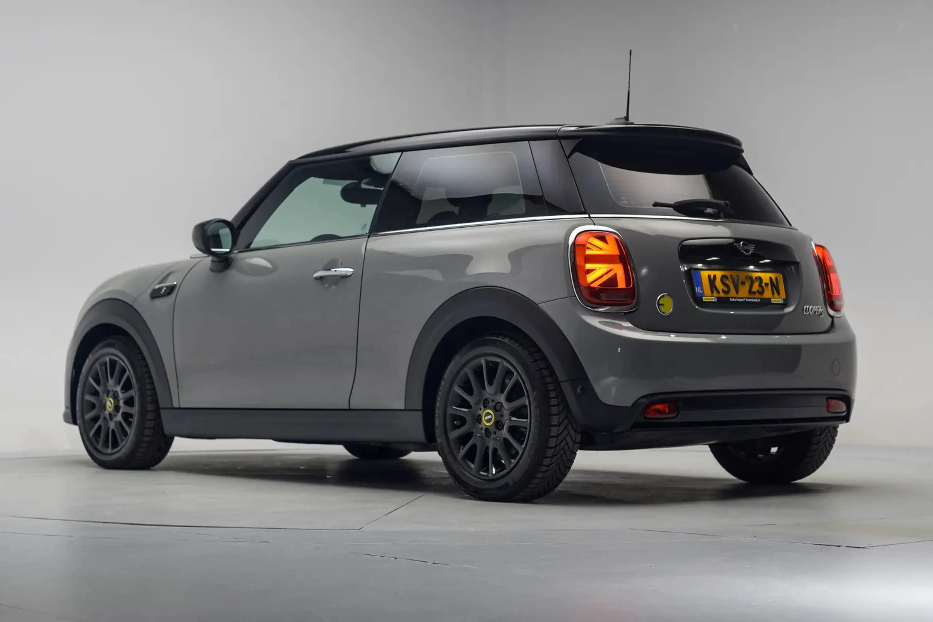 MINI Mini Electric Classic 33 kWh [ Navi Apple/Android — photo 3