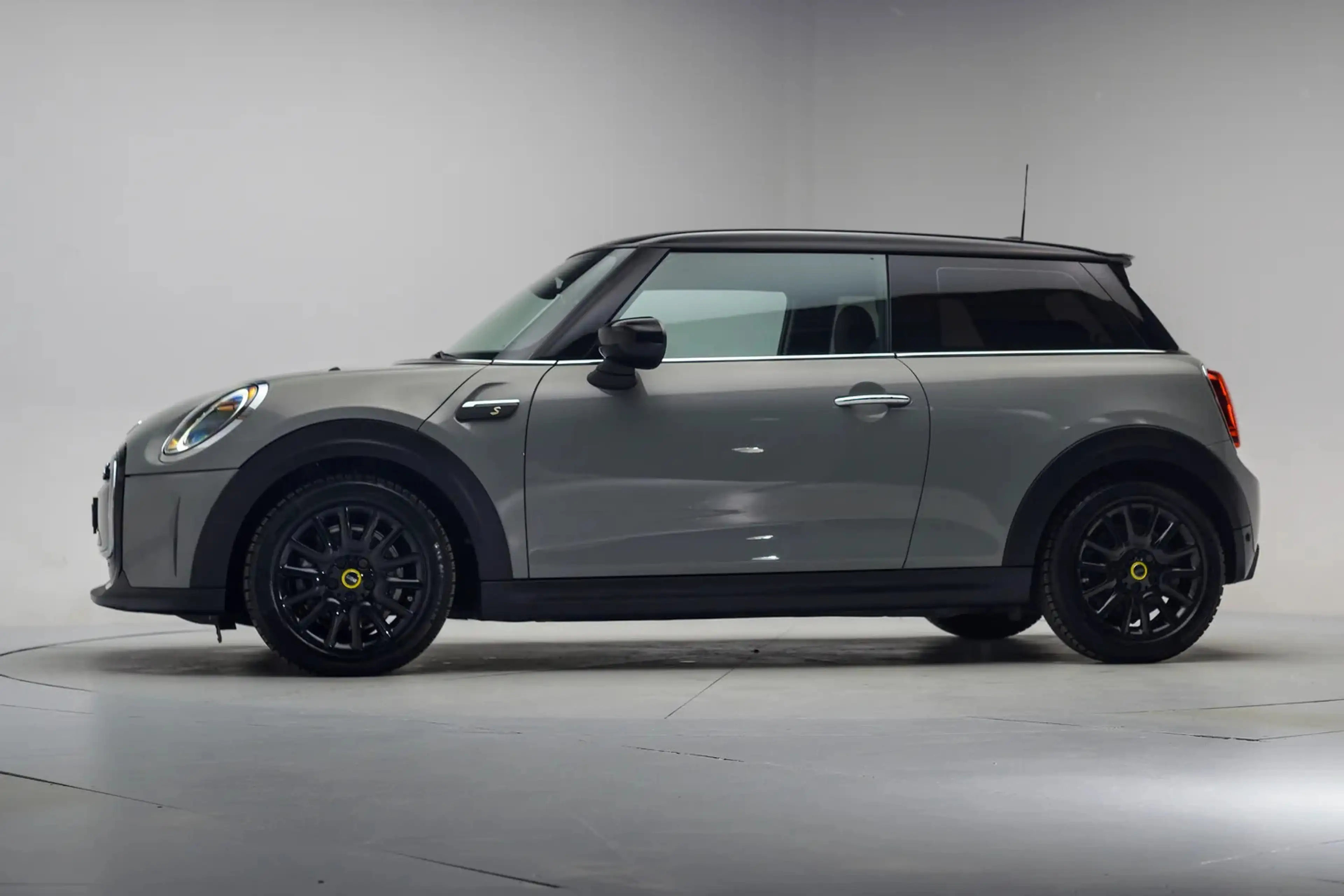 MINI Mini Electric Classic 33 kWh [ Navi Apple/Android — photo 2