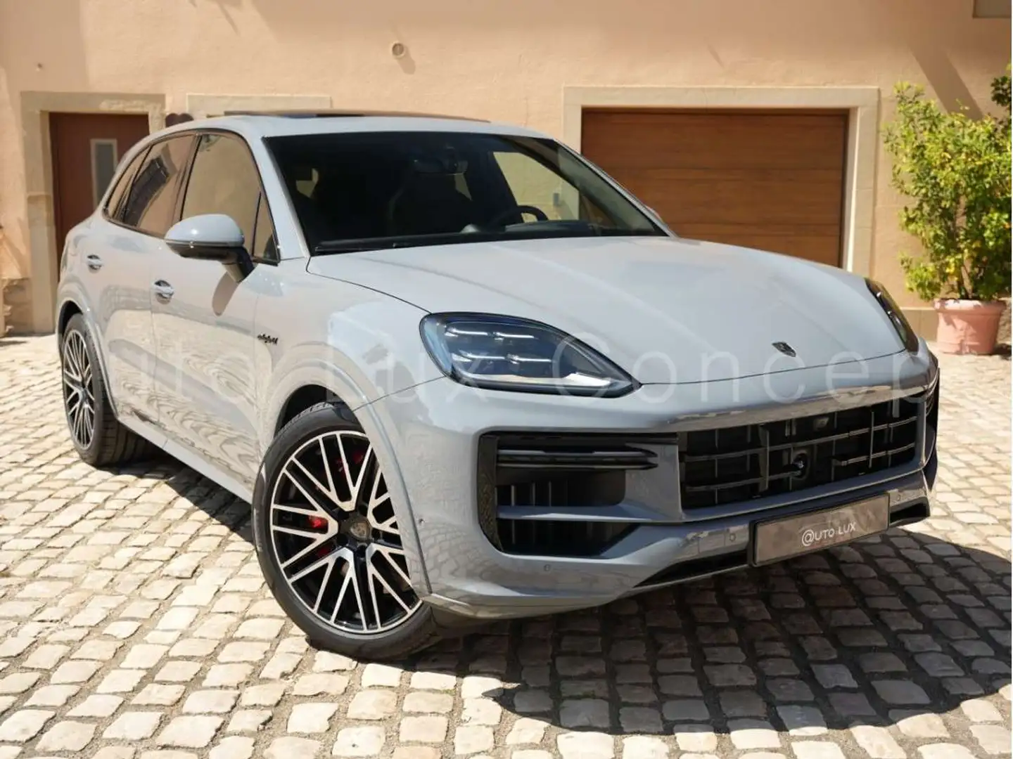 Porsche Cayenne Turbo E-Hybrid SportDesign/HUD/Sitzbelüftung/AHK Grijs - 2