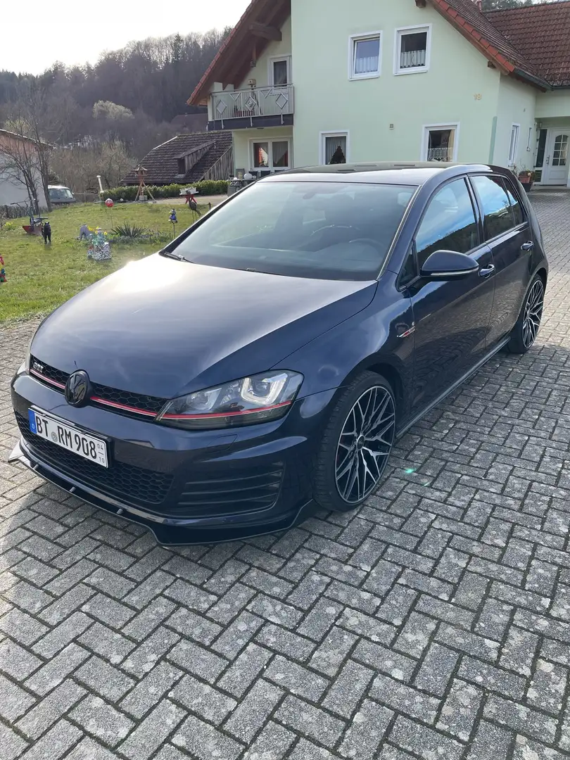 Volkswagen Golf GTI - 1