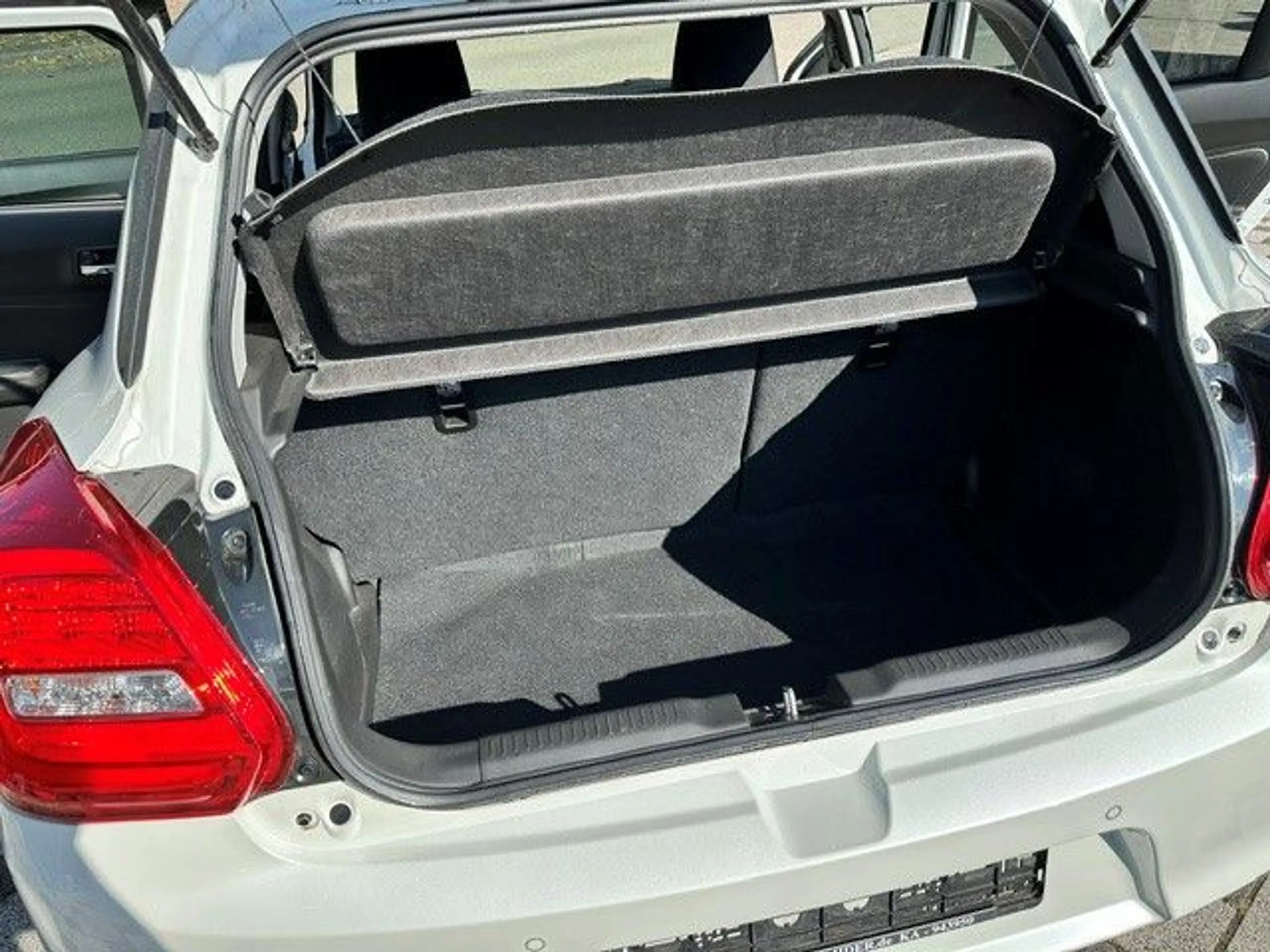 Suzuki Swift 1.2 Hybrid Comfort CVT/NAVI/LED/SHZ — photo 14