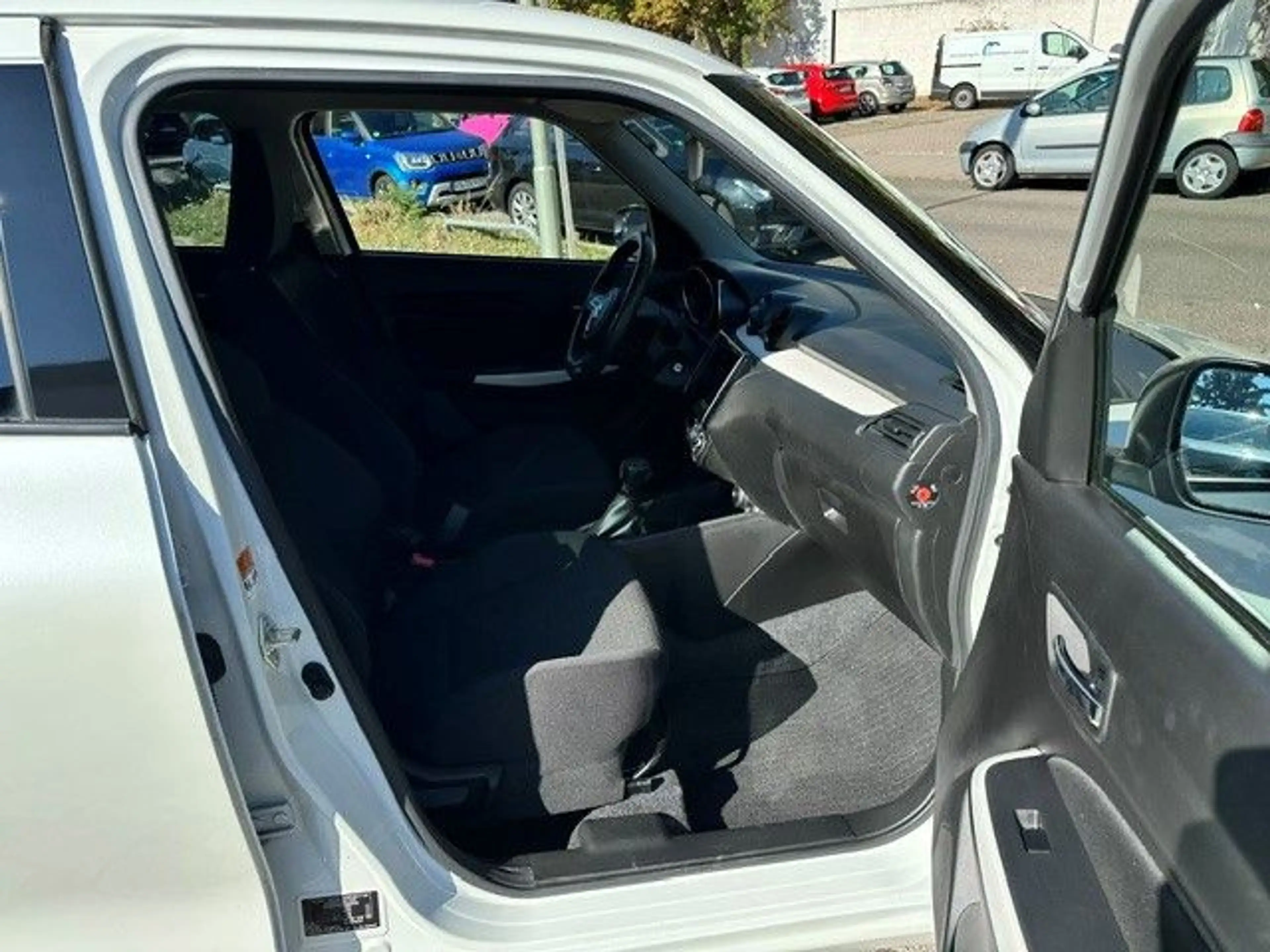 Suzuki Swift 1.2 Hybrid Comfort CVT/NAVI/LED/SHZ — photo 10
