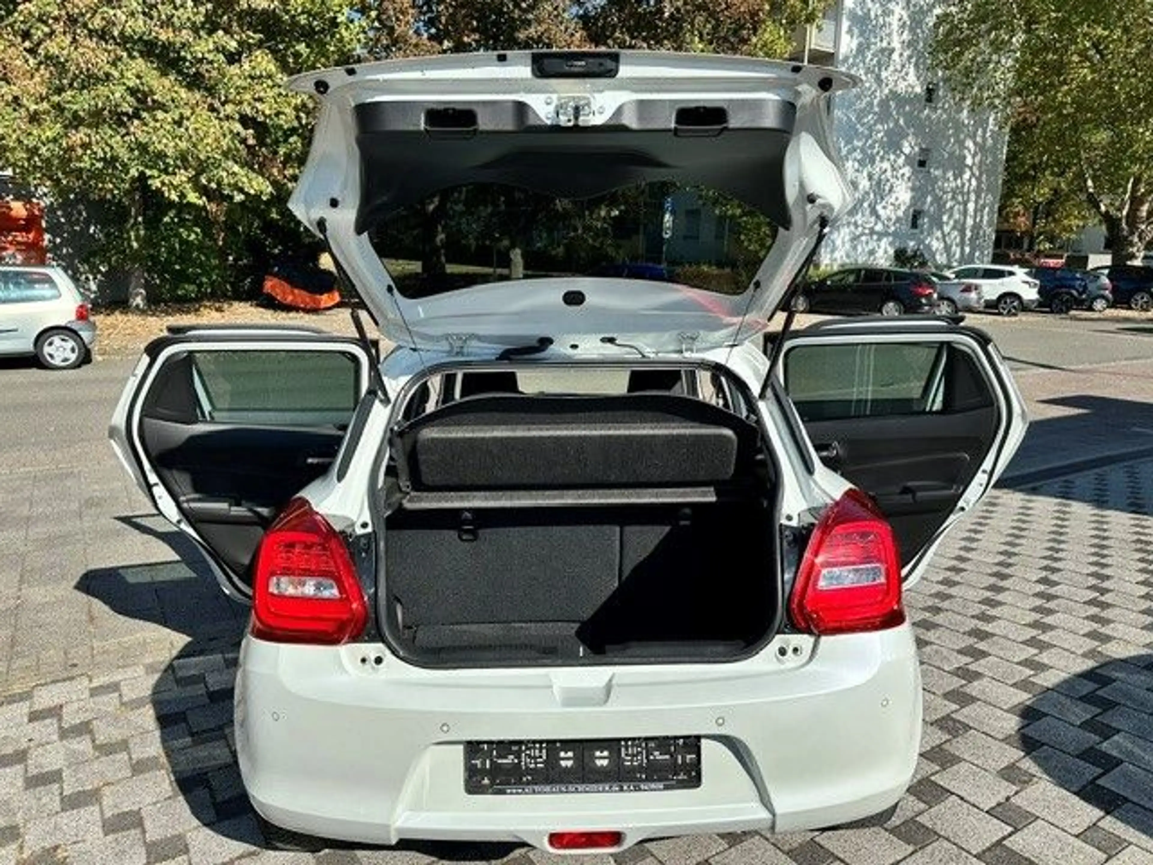 Suzuki Swift 1.2 Hybrid Comfort CVT/NAVI/LED/SHZ — photo 13