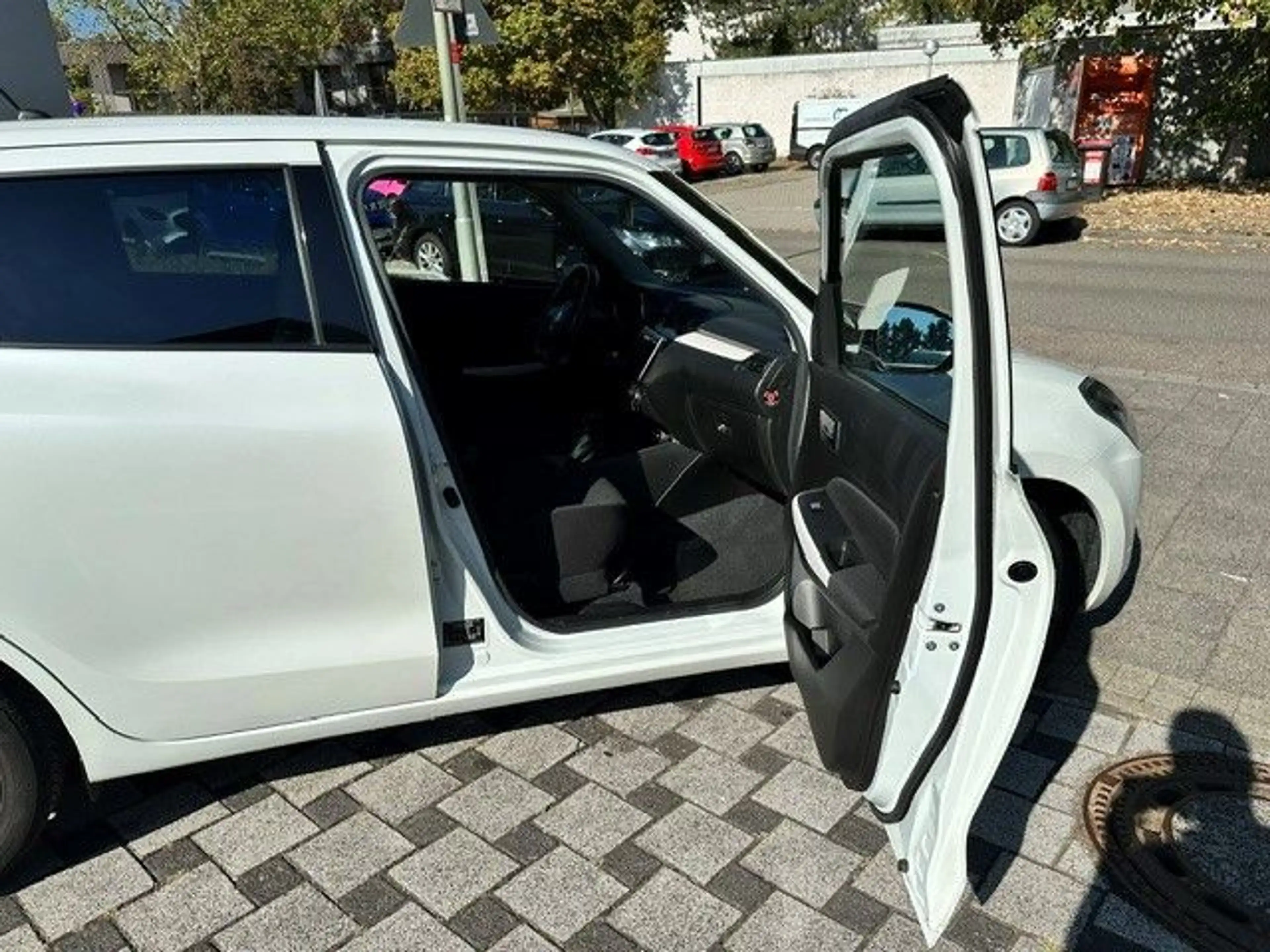 Suzuki Swift 1.2 Hybrid Comfort CVT/NAVI/LED/SHZ — photo 9