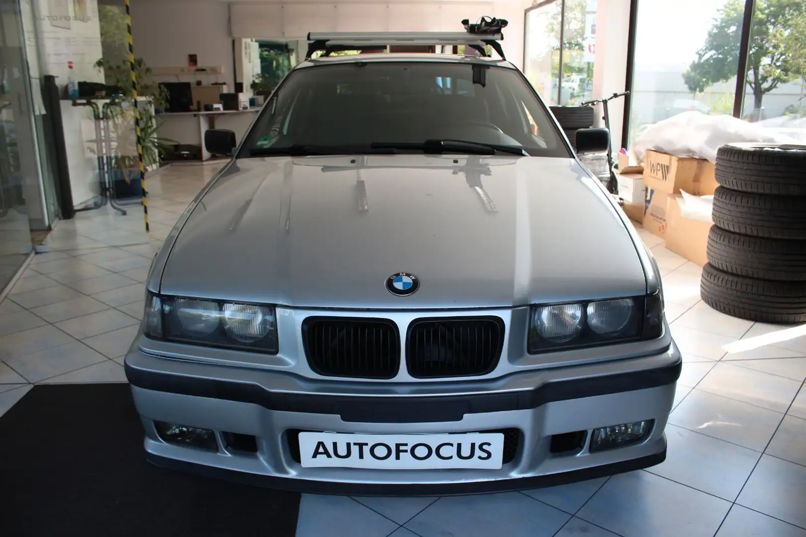 BMW 323 ti Compact Edition Sport M-Sportpaket Silber - 2