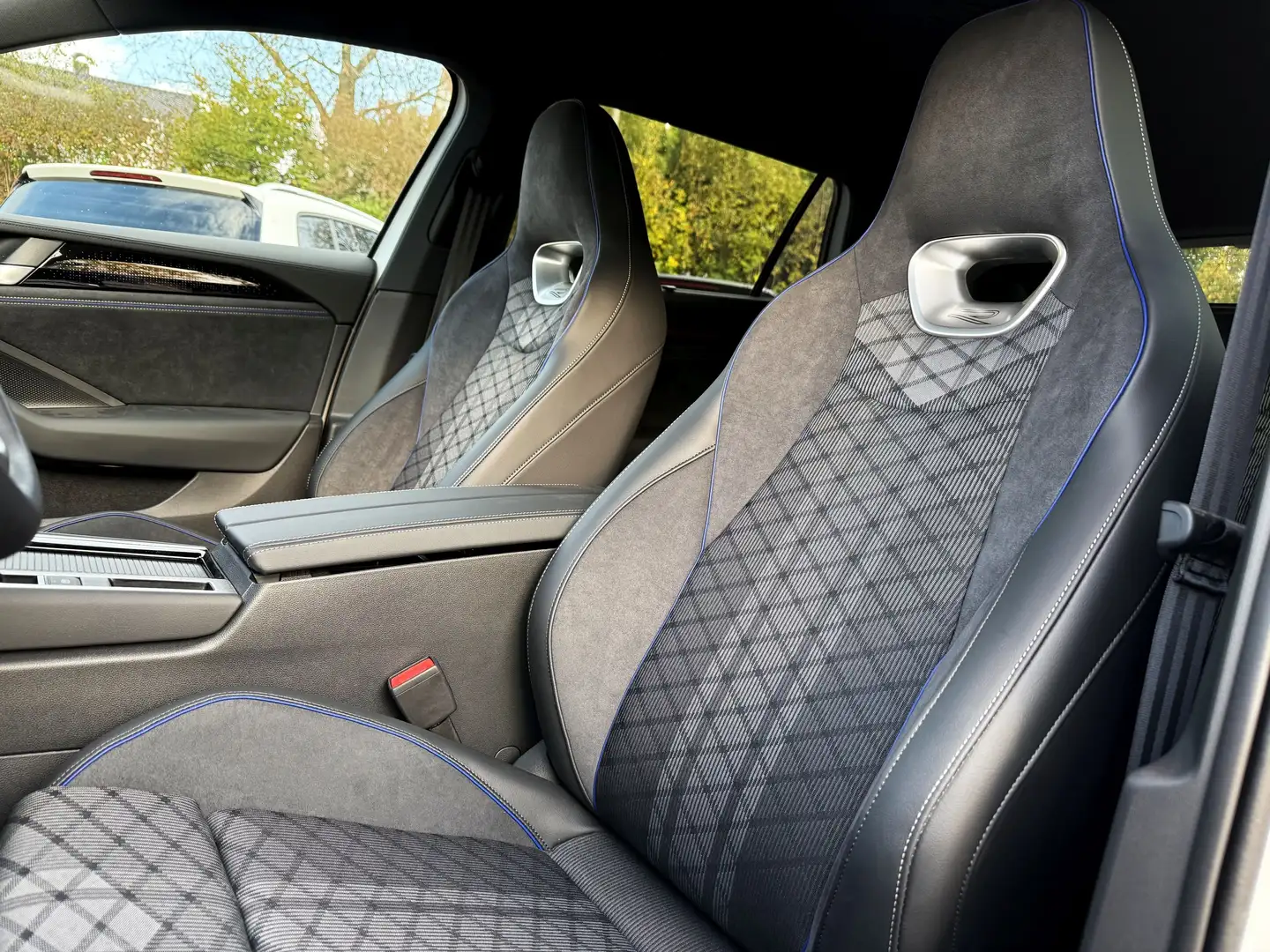 Volkswagen Passat Variant 2.0 TDI R-Line Black Style AHK Navi Max HeadUp VZE Blanc - 2