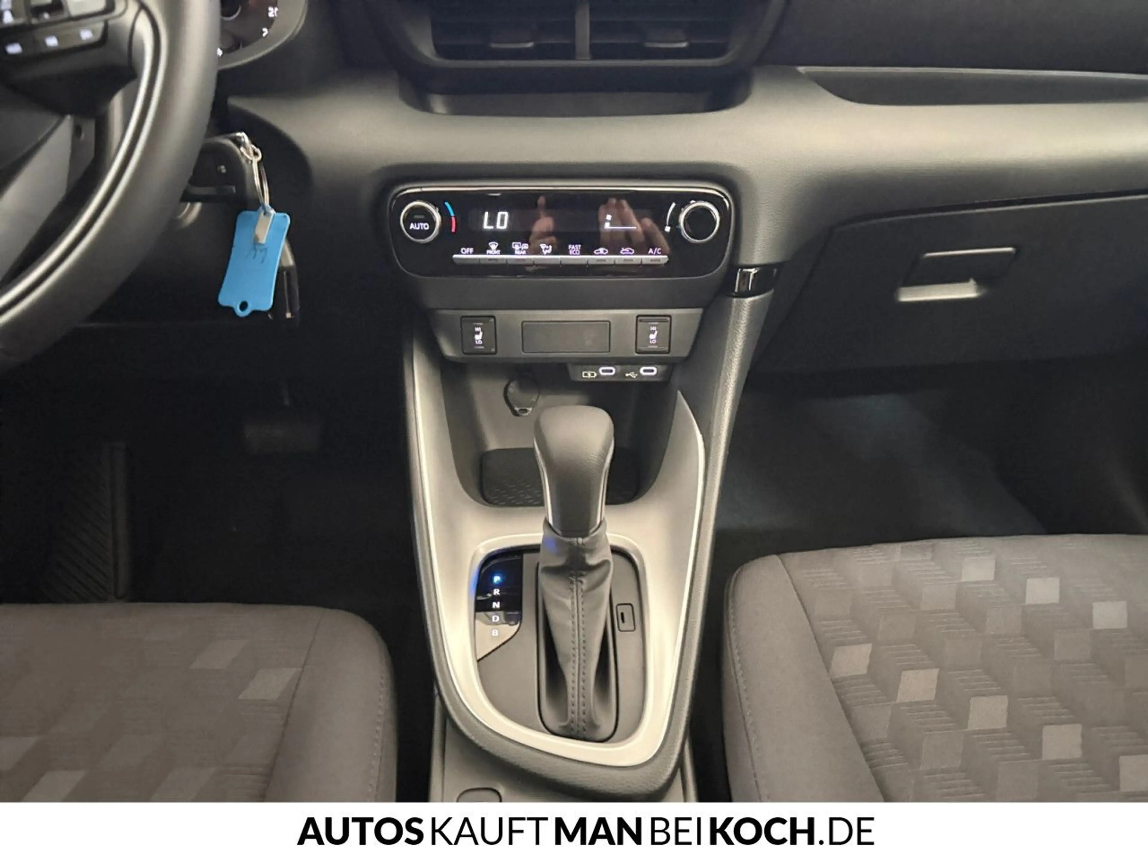 Mazda 2 Hybrid 1.5 VVT-i 116 CVT CENTRE-LINE SH R-Cam AC — photo 11