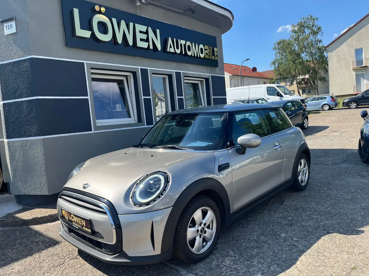 MINI Cooper Cooper Essential Trim "I.Hand" Zilver - 1