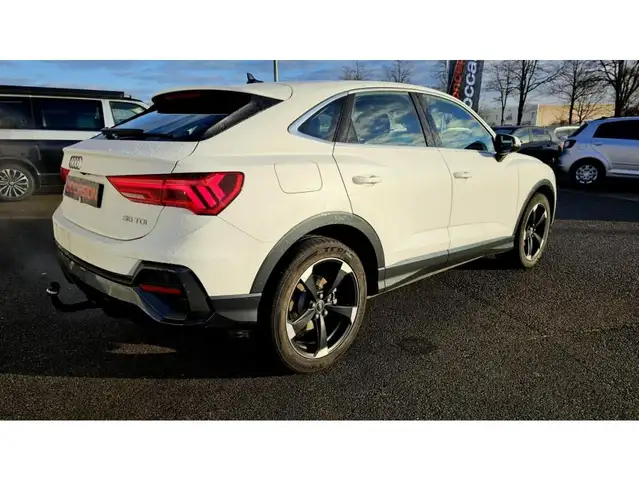 Audi Q3 view 4