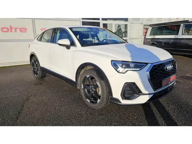Audi Q3 main image