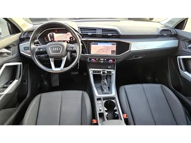 Audi Q3 view 5