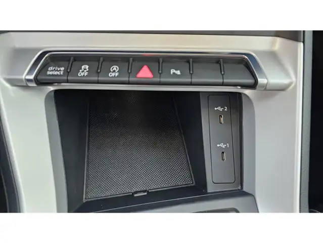 Audi Q3 view 10