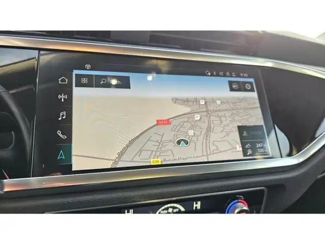 Audi Q3 view 11