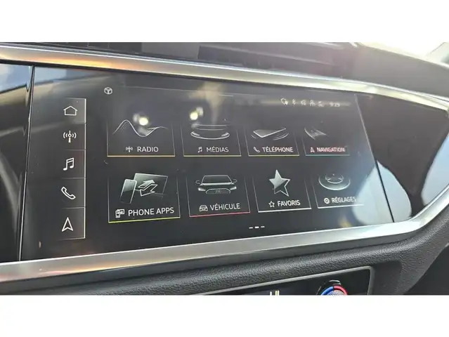 Audi Q3 view 12