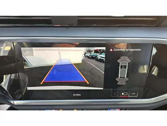Audi Q3 view 13