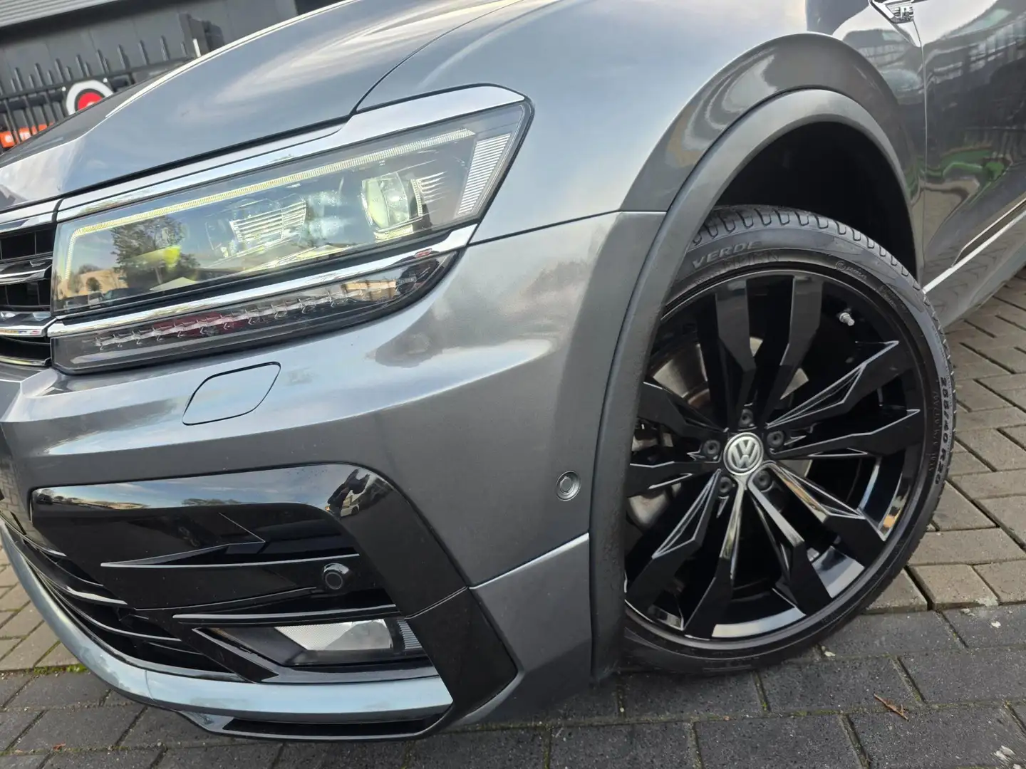 Volkswagen Tiguan Allspace 2.0 TSI 4Motion Highline 7p. | Met o.a. panoramada Gris - 2