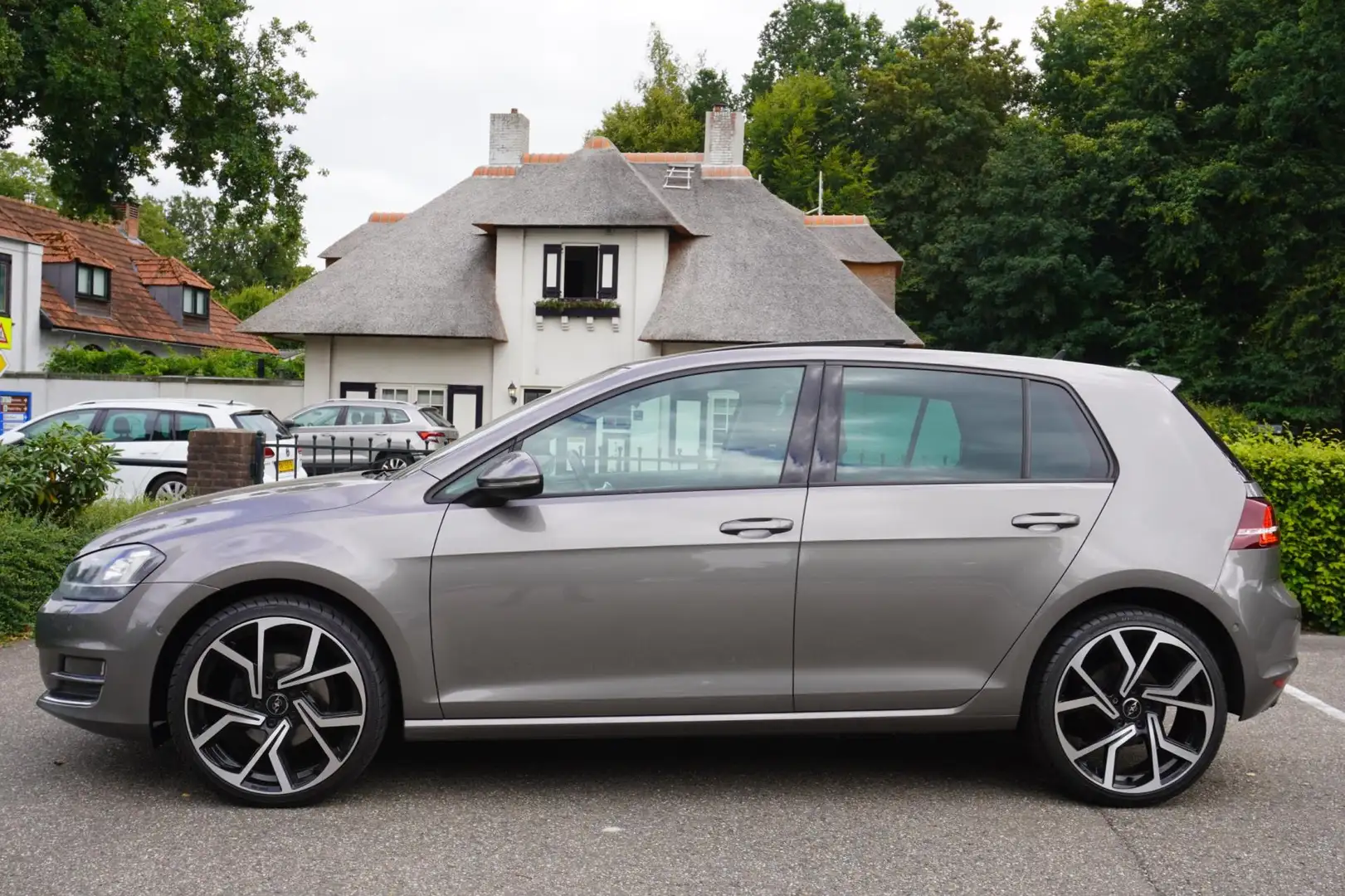 Volkswagen Golf 1.4 TSI ACT Highline Dsg Pano Navi Xenon 19 Inch L Grijs - 2