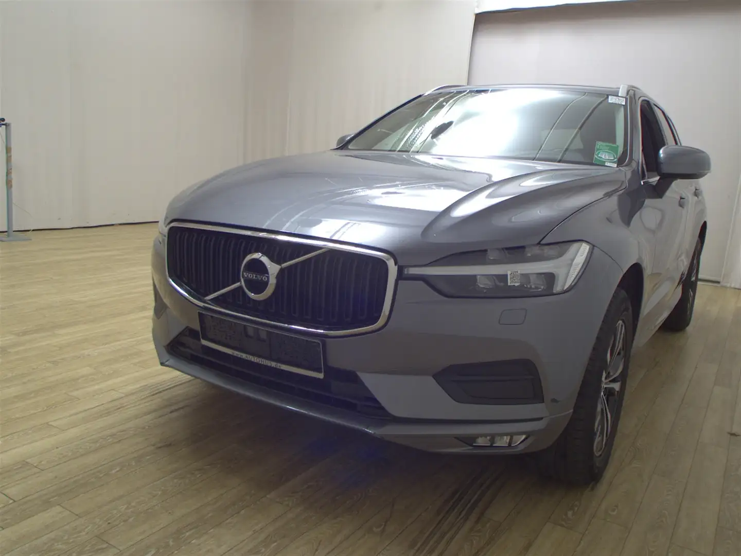 Volvo XC60 B4 Momentum Pro Navi LED HuD RFK Shz PDC Grau - 2
