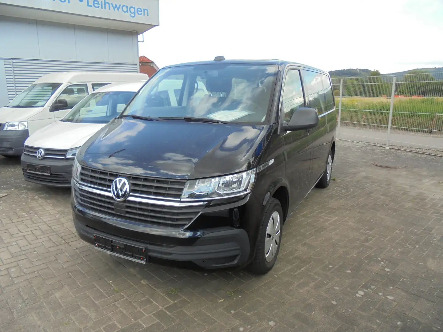 Volkswagen T6.1 Multivan Multivan Family 2,0 TDI 6-Gang Schwarz - 2