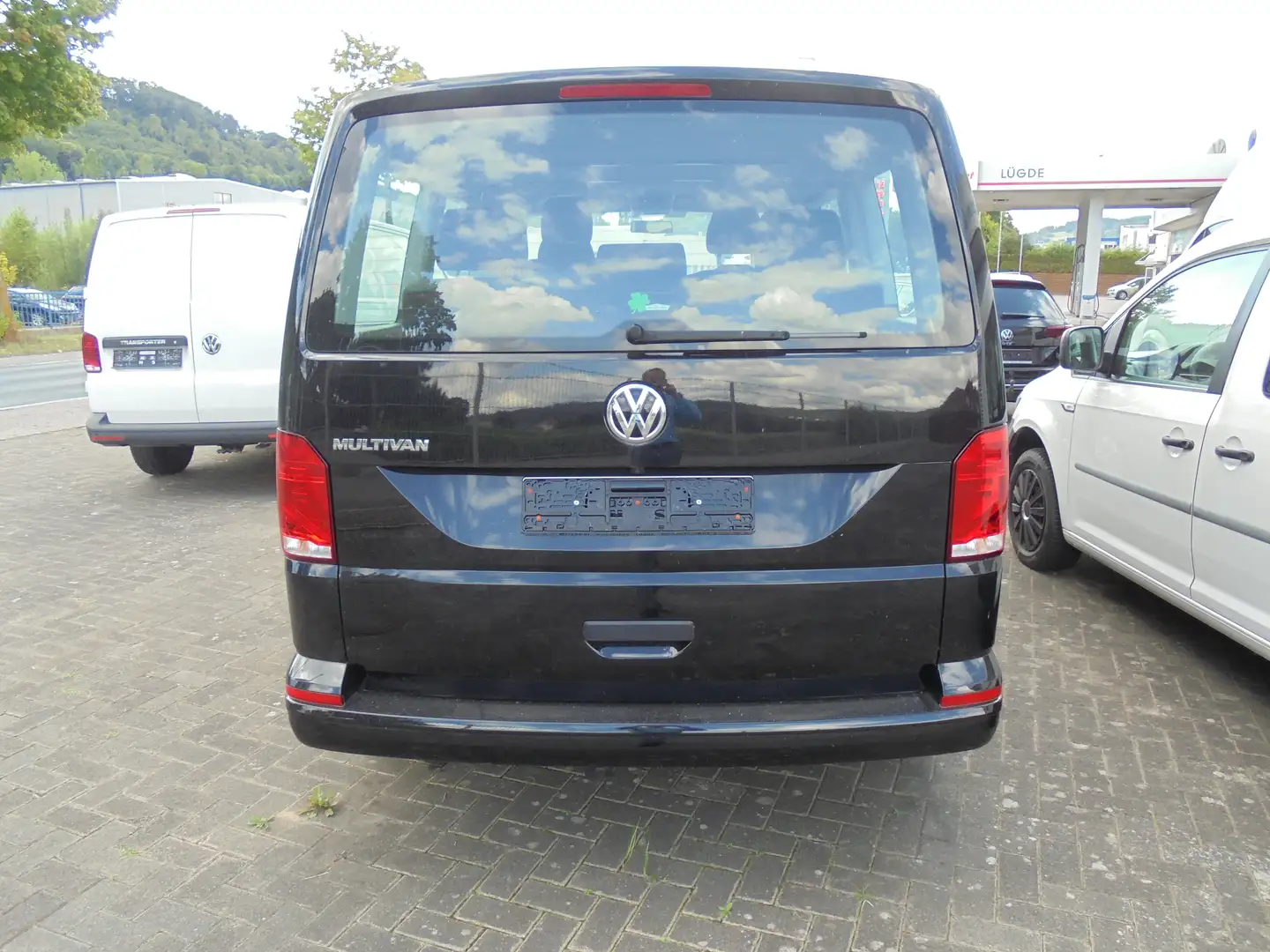 Volkswagen T6.1 Multivan Multivan Family 2,0 TDI 6-Gang Schwarz - 1