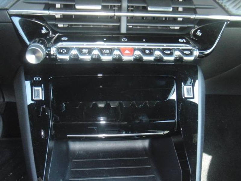 Peugeot 2008 Allure — photo 16
